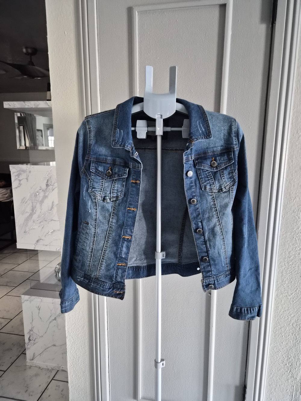 Women's Medium Wash Denim Jean Jacket - Casual Button-Up